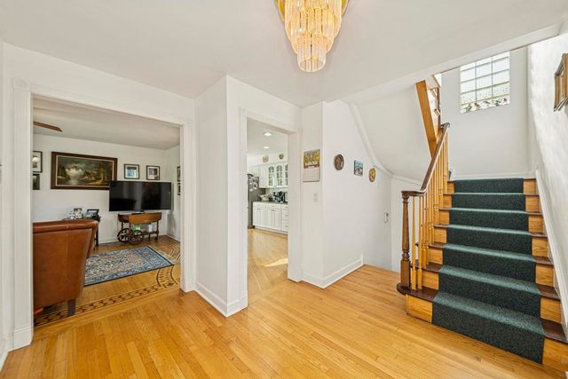 6433 N Drake Avenue, Lincolnwood, IL 60712