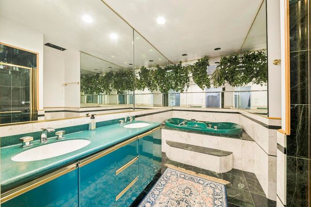 6433 N Drake Avenue, Lincolnwood, IL 60712