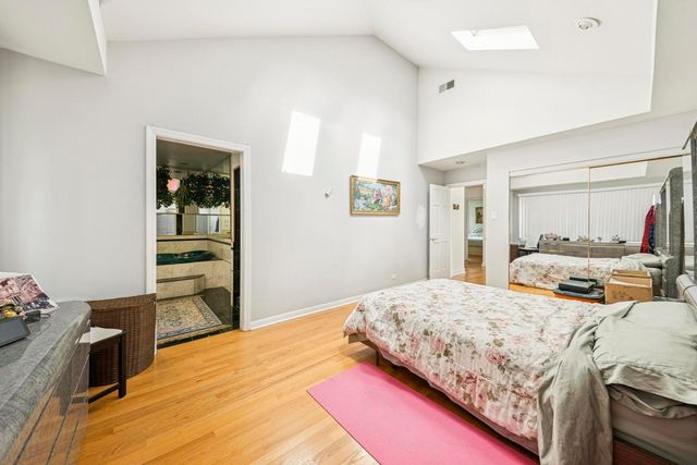 6433 N Drake Avenue, Lincolnwood, IL 60712