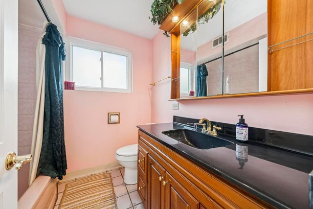 6433 N Drake Avenue, Lincolnwood, IL 60712