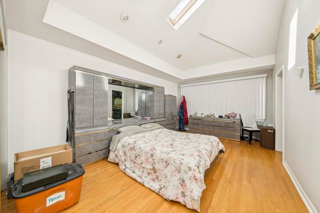 6433 N Drake Avenue, Lincolnwood, IL 60712