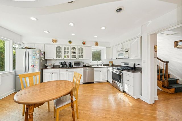 6433 N Drake Avenue, Lincolnwood, IL 60712