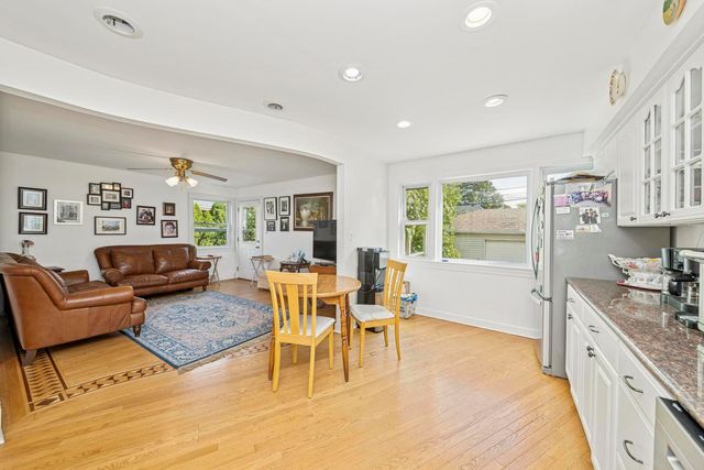 6433 N Drake Avenue, Lincolnwood, IL 60712