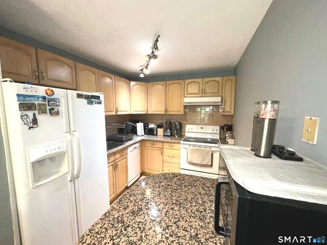 308 Meadowside Road 209, Milford, CT 06460