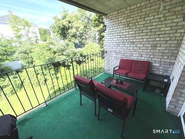 308 Meadowside Road 209, Milford, CT 06460