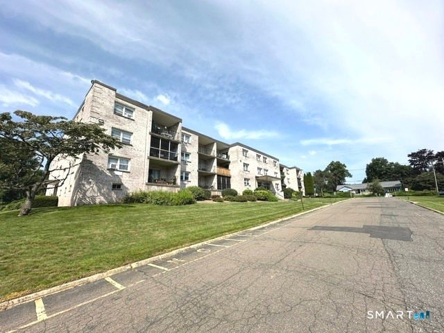 308 Meadowside Road 209, Milford, CT 06460