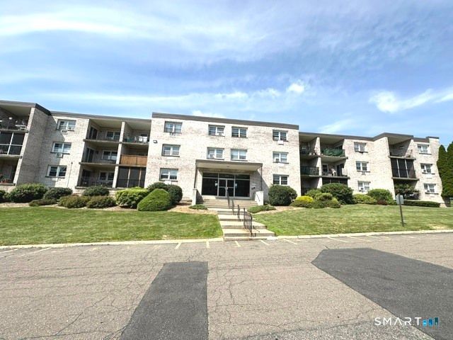 308 Meadowside Road 209, Milford, CT 06460