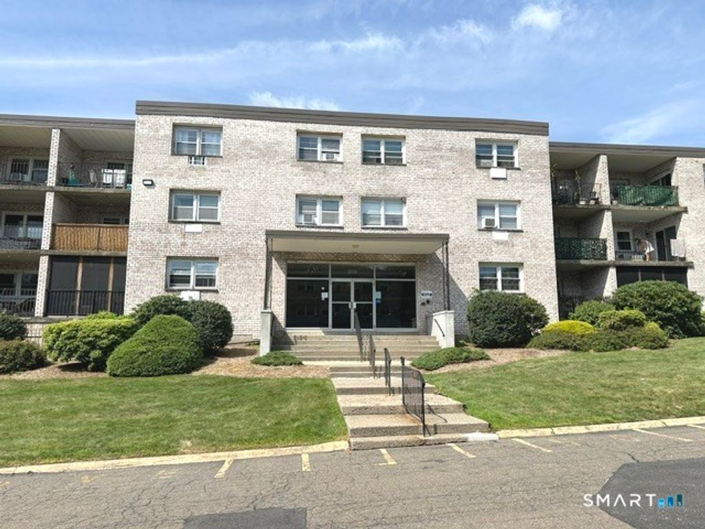 308 Meadowside Road 209, Milford, CT 06460