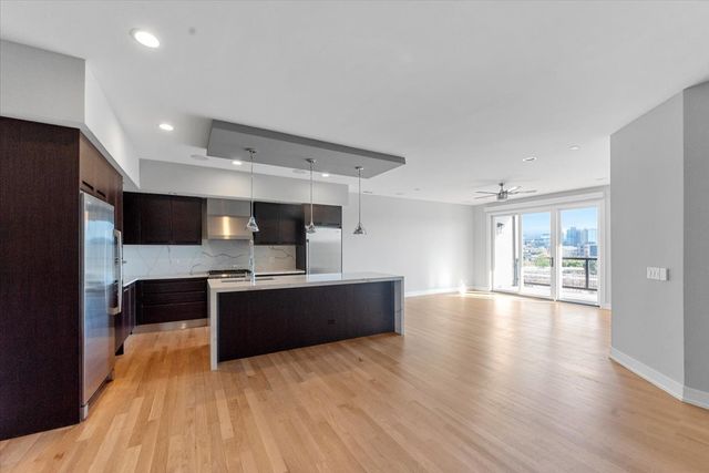 650 N Morgan Street 404, Chicago, IL 60642