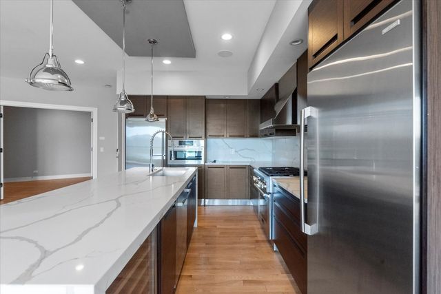 650 N Morgan Street 404, Chicago, IL 60642