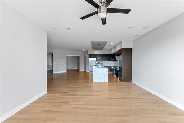 650 N Morgan Street 404, Chicago, IL 60642