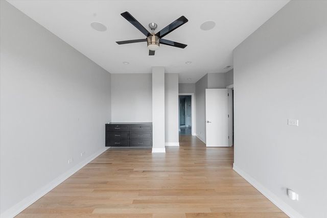 650 N Morgan Street 404, Chicago, IL 60642