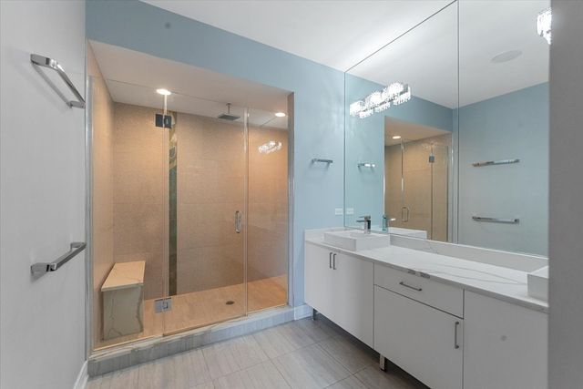 650 N Morgan Street 404, Chicago, IL 60642