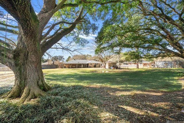 5626 Fennwood Dr, Zachary, LA 70791