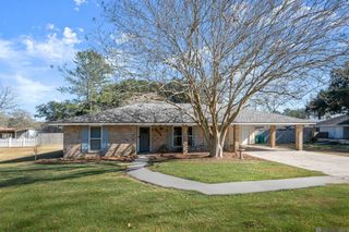5626 Fennwood Dr, Zachary, LA 70791