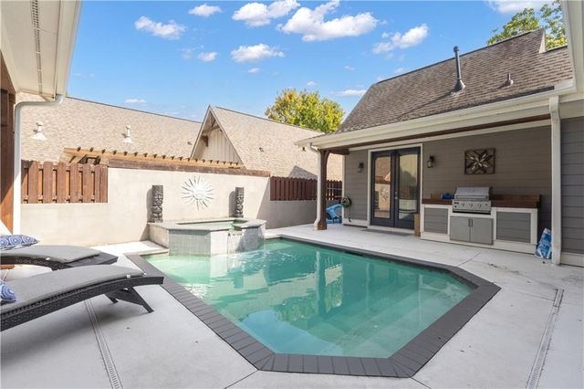 11 BEACON CRST, Newnan, GA 30265