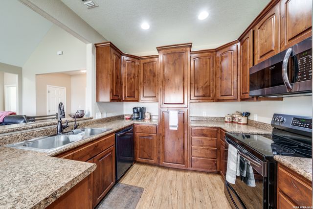 1007 Verbena, Floresville, TX 78114