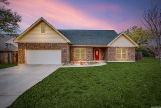 1007 Verbena, Floresville, TX 78114
