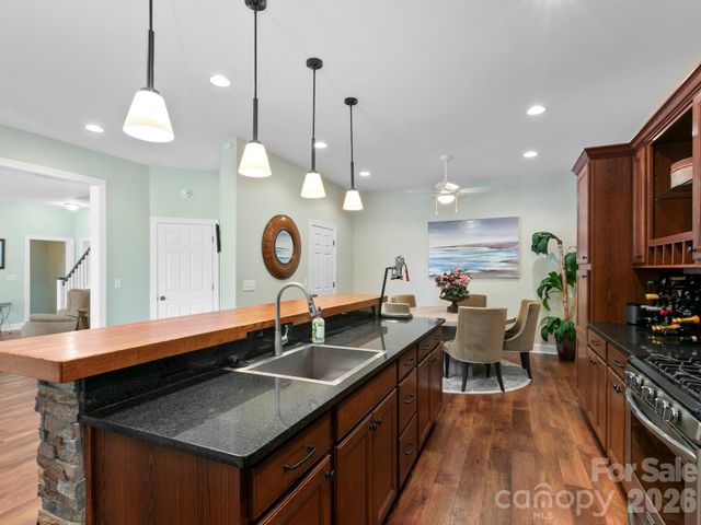 32 Lake Vista Drive, Fletcher, NC 28732