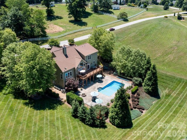 32 Lake Vista Drive, Fletcher, NC 28732