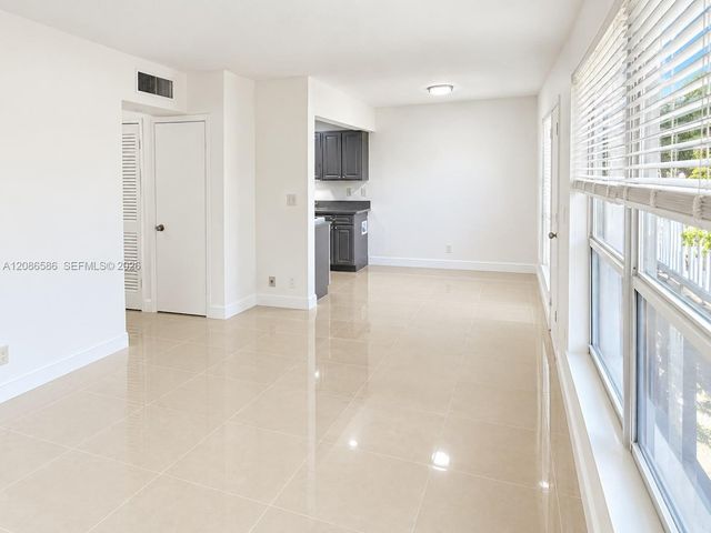 1337 S Dixie Highway 517, Deerfield Beach, FL 33441