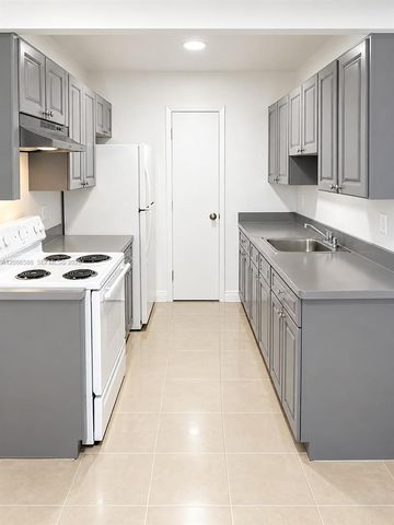 1337 S Dixie Highway 517, Deerfield Beach, FL 33441