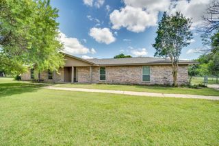 112 Burkett Lane, Pecan Hill, TX 75154
