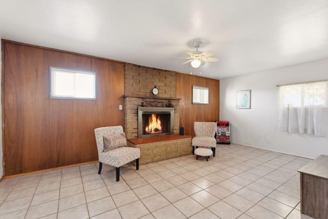 1009 Dakota Street NE, Albuquerque, NM 87110