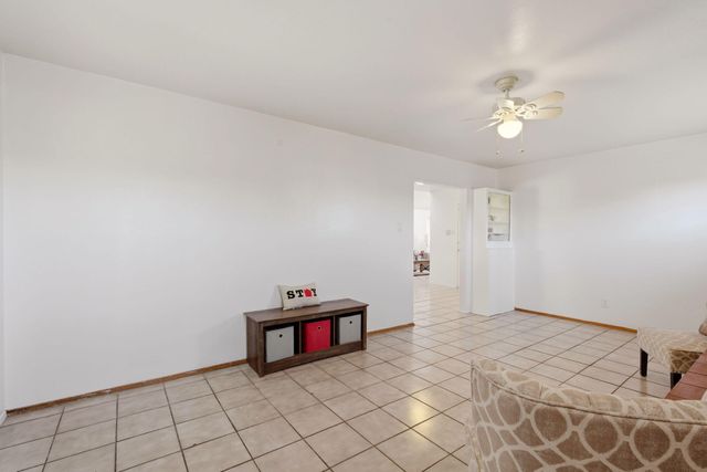 1009 Dakota Street NE, Albuquerque, NM 87110
