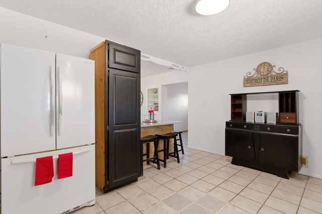 1009 Dakota Street NE, Albuquerque, NM 87110