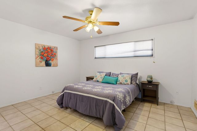 1009 Dakota Street NE, Albuquerque, NM 87110