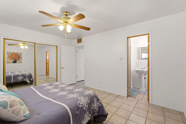 1009 Dakota Street NE, Albuquerque, NM 87110