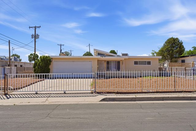 1009 Dakota Street NE, Albuquerque, NM 87110