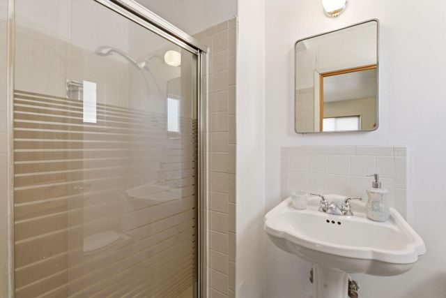 1009 Dakota Street NE, Albuquerque, NM 87110