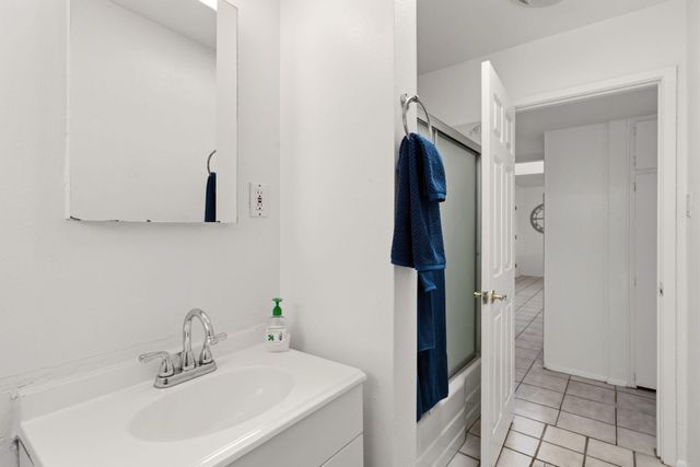 1009 Dakota Street NE, Albuquerque, NM 87110