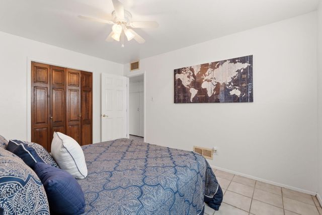 1009 Dakota Street NE, Albuquerque, NM 87110