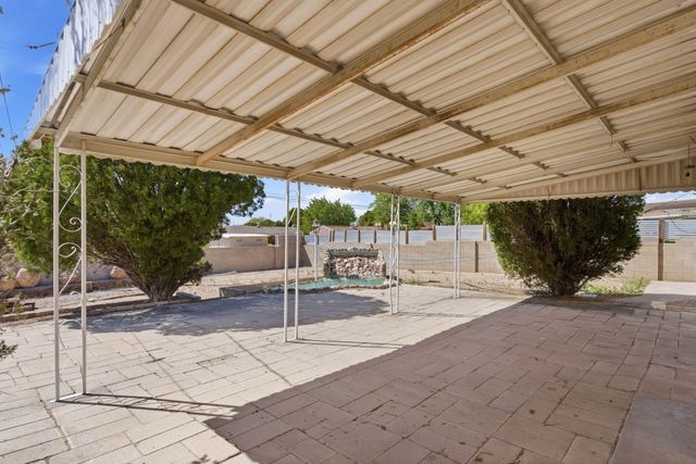1009 Dakota Street NE, Albuquerque, NM 87110