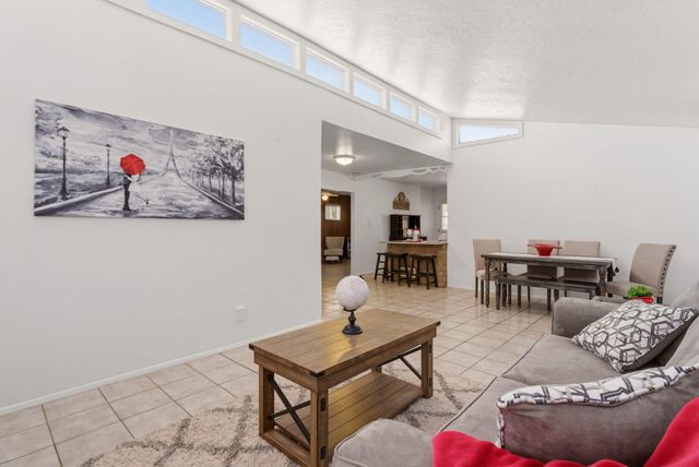 1009 Dakota Street NE, Albuquerque, NM 87110