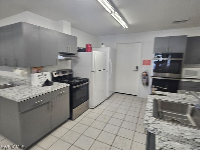 12 Aquamarine AVE 12Q, Naples, FL 34114
