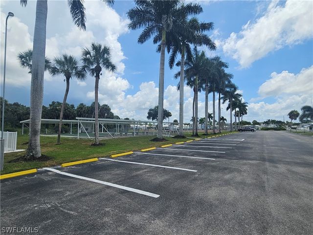 12 Aquamarine AVE 12Q, Naples, FL 34114