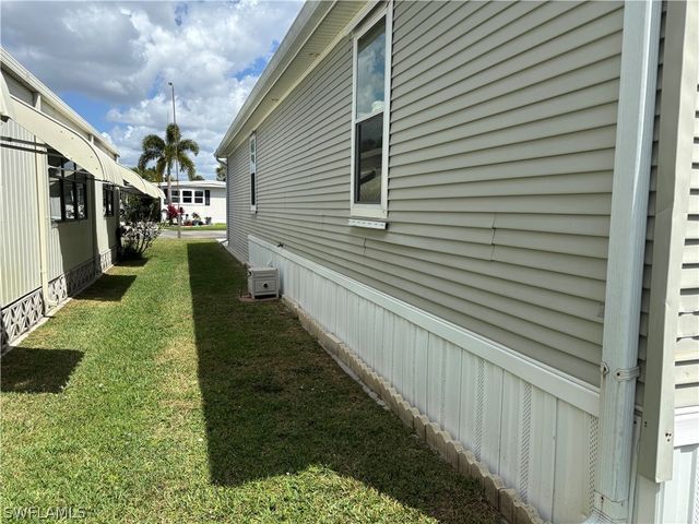 12 Aquamarine AVE 12Q, Naples, FL 34114