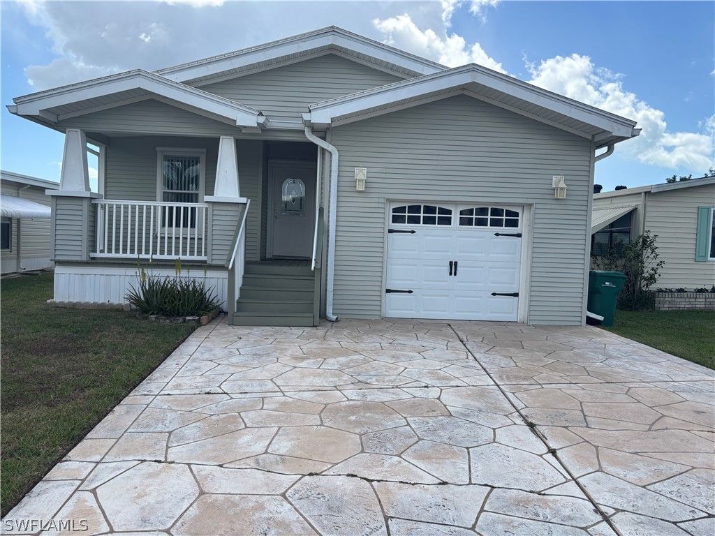 12 Aquamarine AVE 12Q, Naples, FL 34114