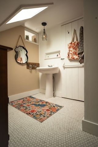 5 Putnam Hill Rd, Sutton, MA 01590