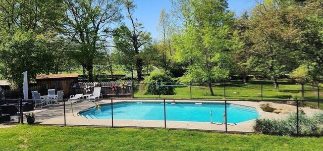 5 Putnam Hill Rd, Sutton, MA 01590