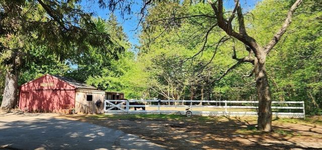 5 Putnam Hill Rd, Sutton, MA 01590