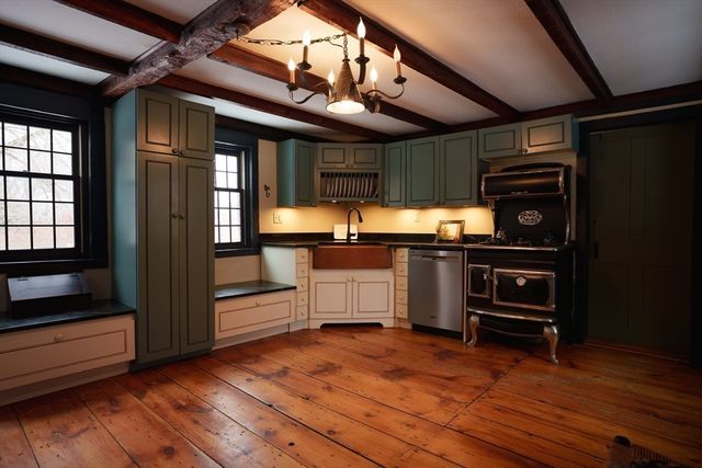 5 Putnam Hill Rd, Sutton, MA 01590