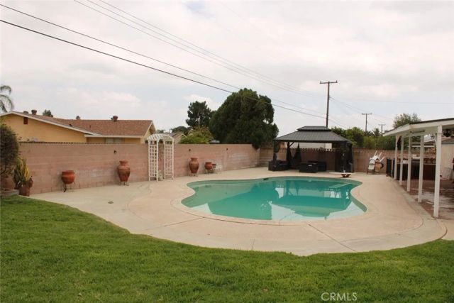 9081 Tangelo, Fontana, CA 92335