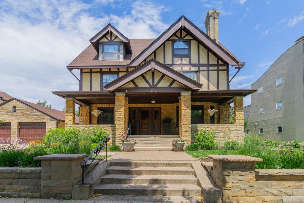 611 Summit Avenue, Saint Paul, MN 55102