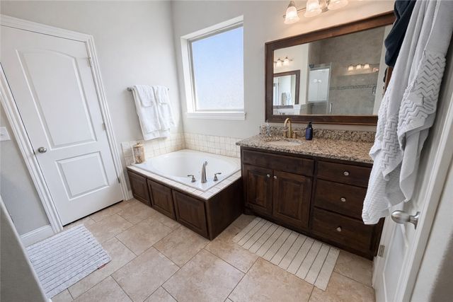 3737 N Lalique Lane, Fayetteville, AR 72704