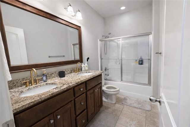 3737 N Lalique Lane, Fayetteville, AR 72704